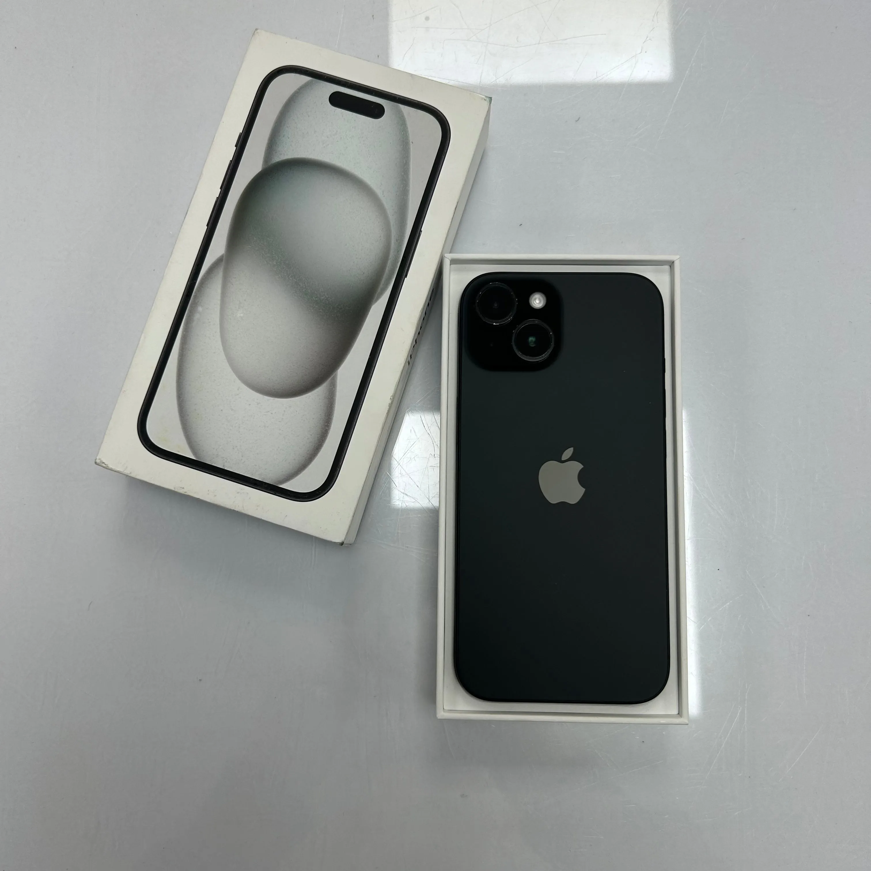 Apple iPhone 15 128GB Black Unlocked - 100% Battery Health & Apple warranty