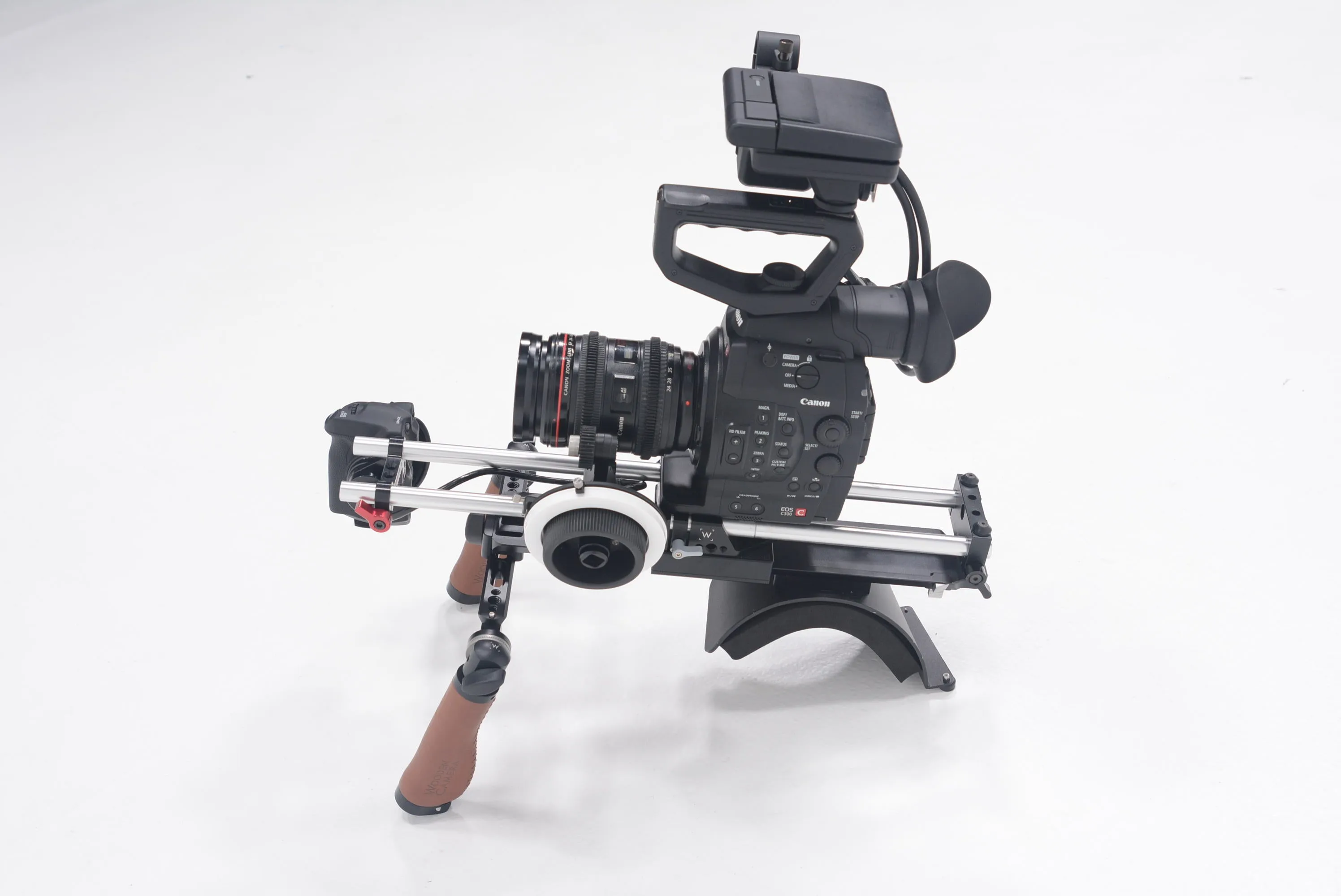 Canon EOSC300/00063 EOS C300 Cinema Camera With Shoulder Rig, Used