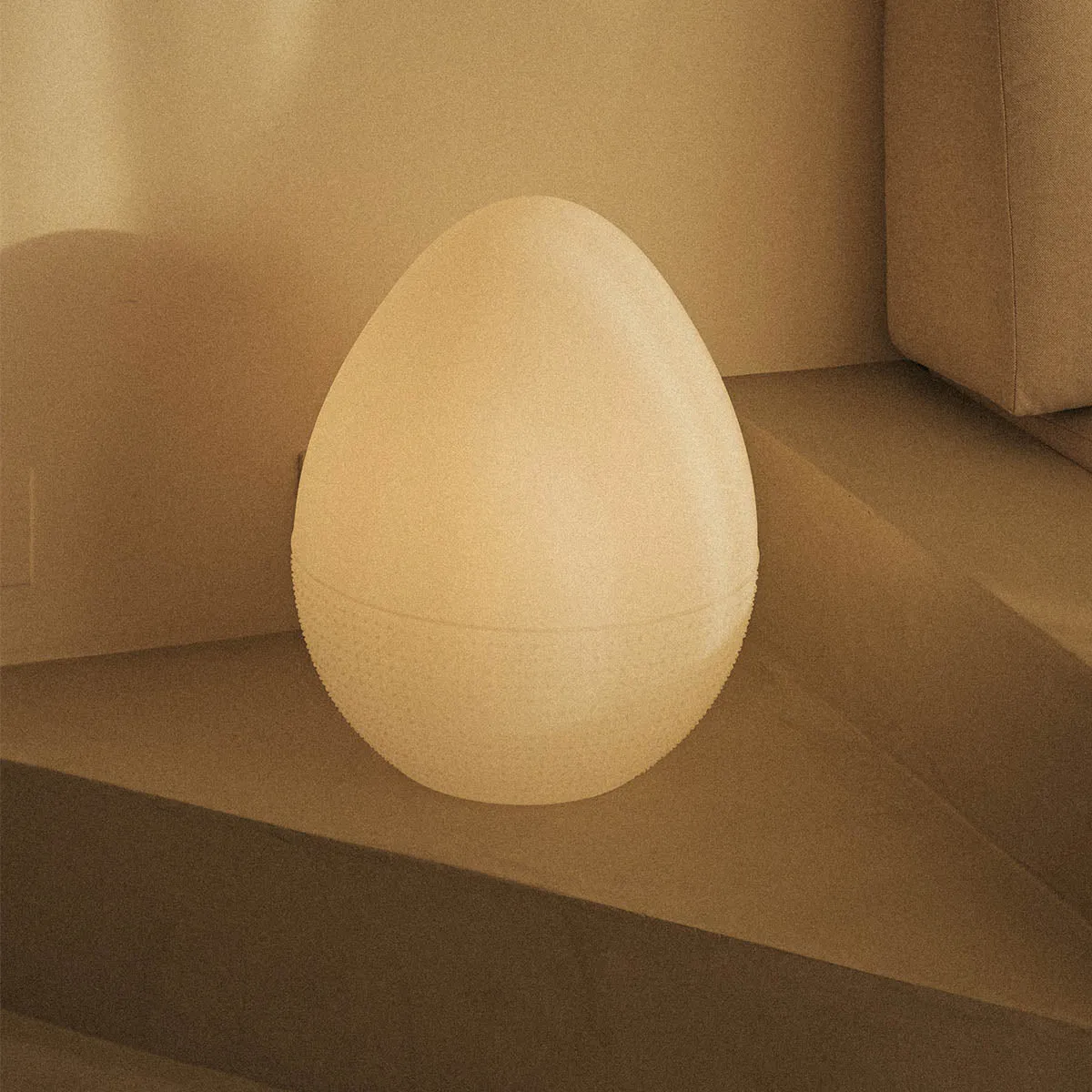Egg-shaped lamp OVO