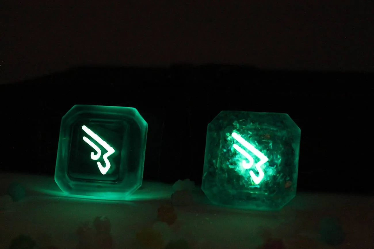Machinist Clear Glow in the Dark Job Stone - FFXIV