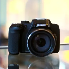 Nikon Coolpix B700